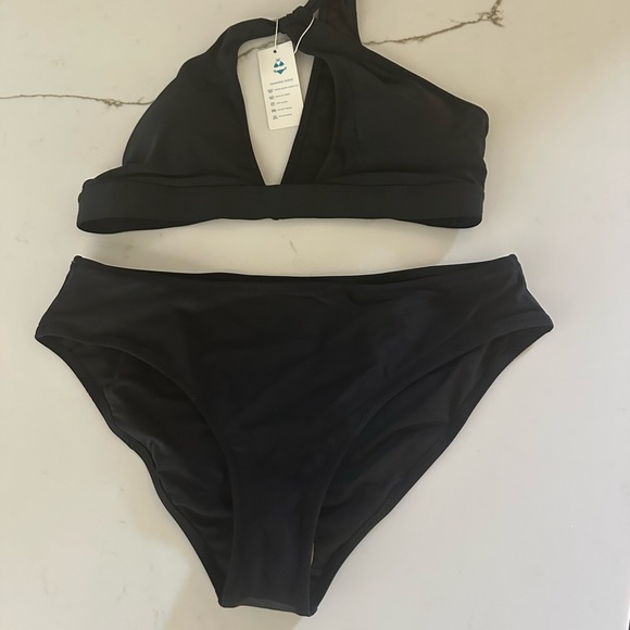 Beachsissi Other - NWT-Beachsissi Black One Shoulder Bikini-Size XL‎